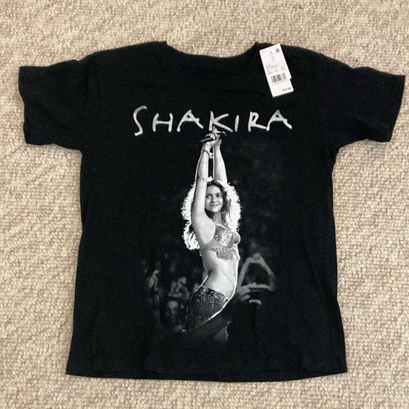 Shakira Short Sleeve Graphic T-Shirt NWT - Picture 3 of 7